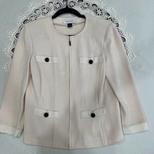 St John knit jacket , Size 6, Creme